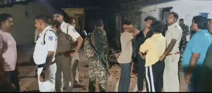 लाउडस्पीकर विवाद में पुलिस फाड़ी पर हमला