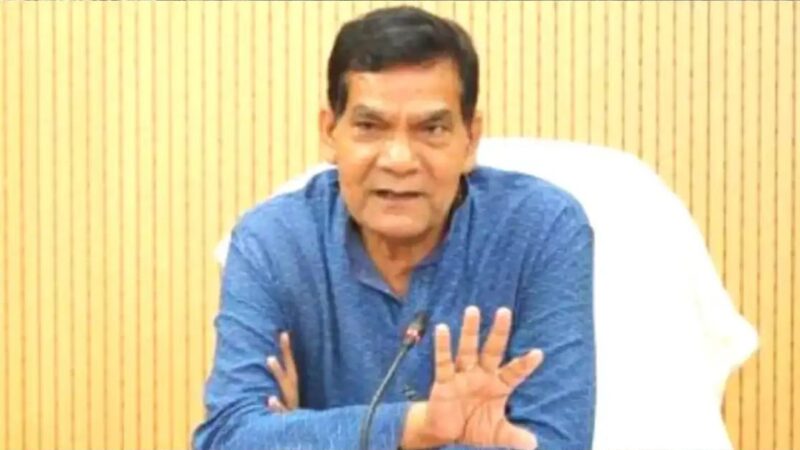 स्मार्ट मीटर को लेकर सख्त हुए मंत्री, जबरन मीटर बदलने पर निलंबन की चेतावनी