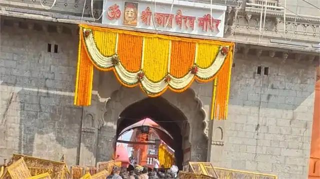 काल भैरव मंदिर में श्रद्धालु परिवार से मारपीट का आरोप, पुलिस पर मूकदर्शक बने रहने की शिकायत