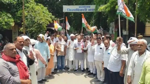 पेट्रोल-डीजल मूल्य वृद्धि के विरोध में कांग्रेस का प्रदर्शन, राष्ट्रपति को भेजा ज्ञापन