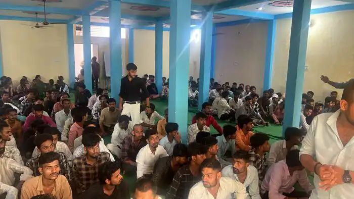 वाराणसी में फर्जी कॉल सेंटर का भंडाफोड़, 250 युवक मुक्त
