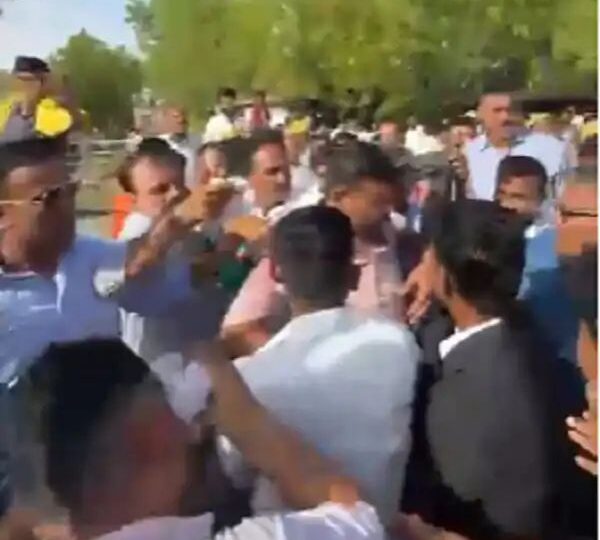 गिरल में उबाल: मजदूरों के समर्थन में धरने पर पहुंचे विधायक रविंद्र सिंह भाटी, खुद पर पेट्रोल छिड़कने से मचा हड़कंप