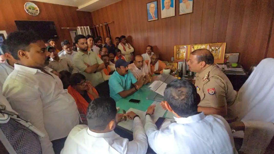व्यापारी नेता पर हमले से नाराज कारोबारियों ने घेरा थाना