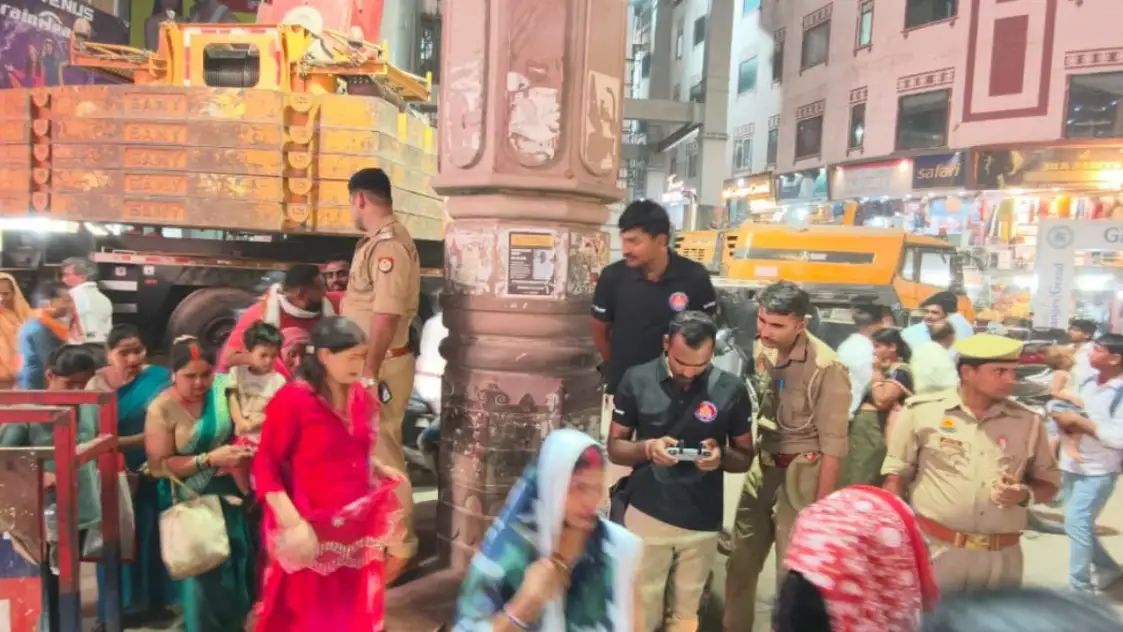 त्योहारों से पहले वाराणसी में हाई अलर्ट, गोदौलिया पर ड्रोन से निगरानी