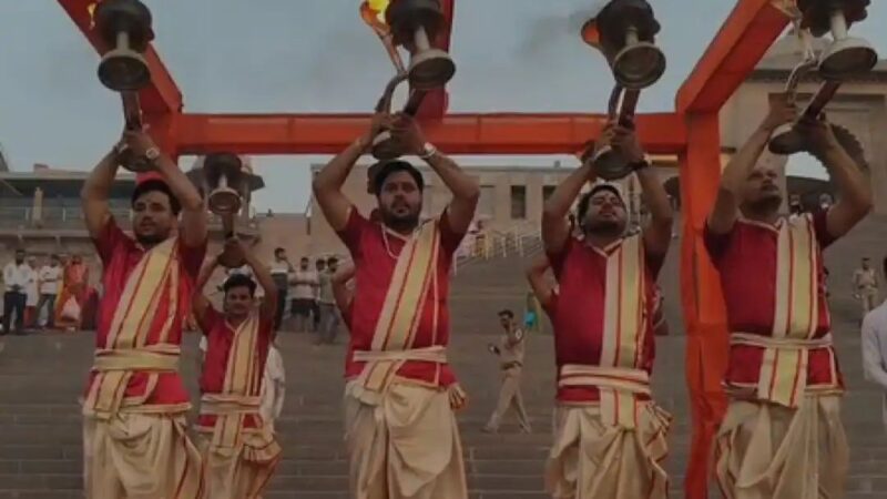 गंगा दशहरा पर काशी विश्वनाथ धाम में विशेष आरती, दुग्धाभिषेक और पूजा