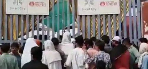 बेनियाबाग की बकरा मंडी हटने से विक्रेताओं में नाराजगी, कारोबार पर पड़ा असर