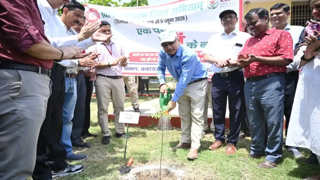 “एक पेड़ माँ के नाम” अभियान के तहत बरेका में पौधरोपण