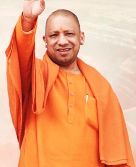 दूसरी बेटी की निजी स्कूल फीस माफ करने की तैयारी, योगी सरकार ने 7 जिलों से मांगा पूरा डाटा