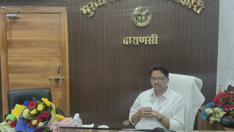 नव नियुक्त सीएमओ डॉ. मुकेश कुमार ने संभाला कार्यभार