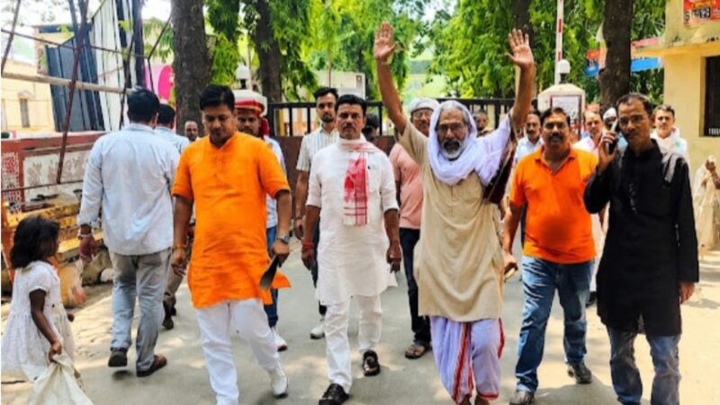 कचहरी परिसर में पूर्व एमएलसी बृजेश सिंह का विरोध, लगाए गए नारे