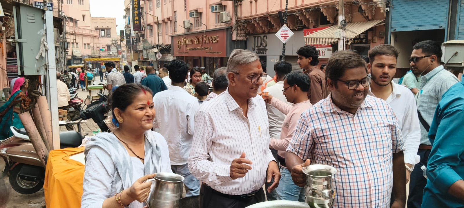 बड़ा मंगल पर संकल्प संस्था एवं बाबा गणिनाथ भक्त मंडल ने की आम पन्ना सेवा