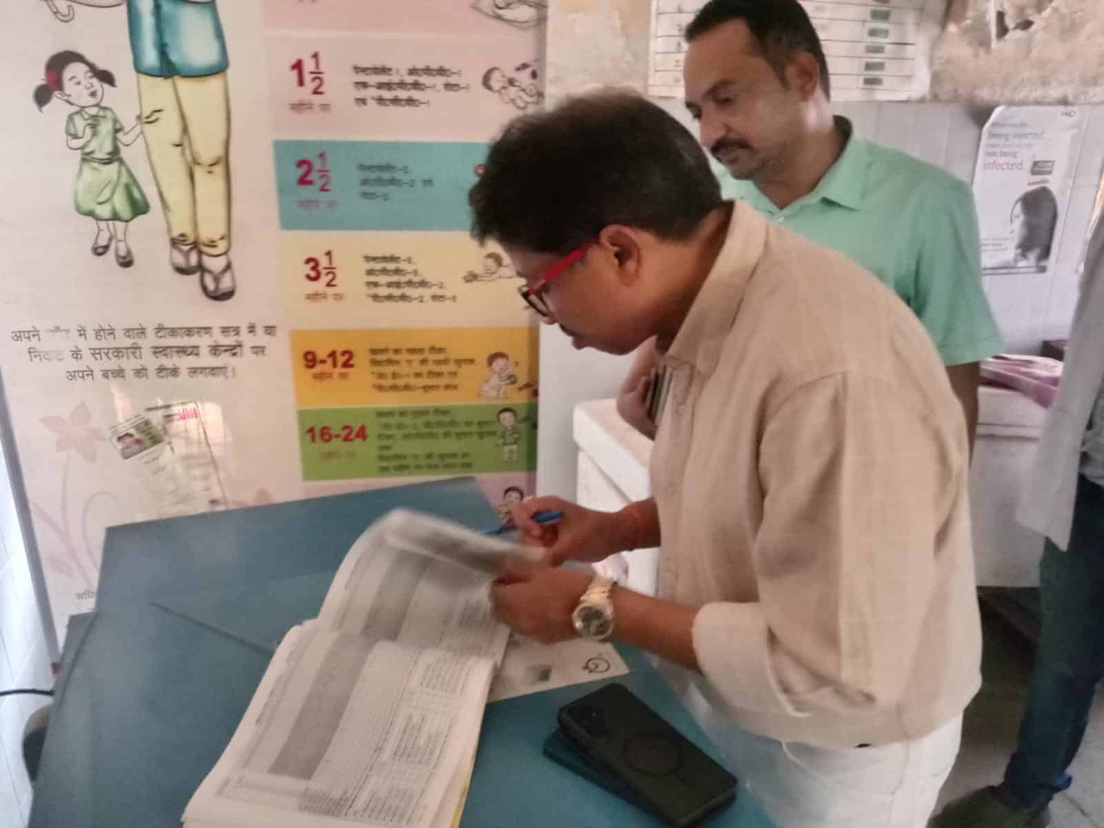 सीएमओ के औचक निरीक्षण में सीएचसी अराजीलाइन के व्यवस्थाओं की खुली पोल