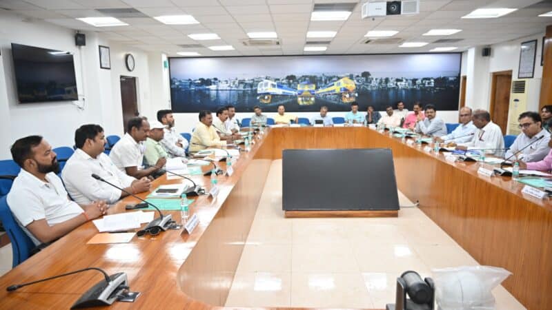 बरेका में कर्मचारी हितों पर प्रशासन और परिषद के बीच हुई अहम बैठक