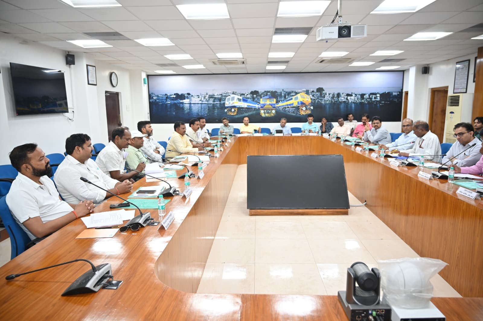 बरेका में कर्मचारी हितों पर प्रशासन और परिषद के बीच हुई अहम बैठक