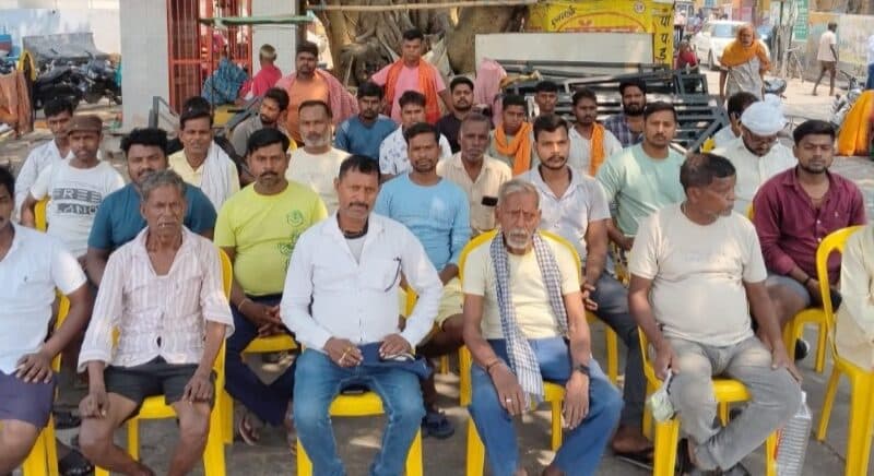 लाइसेंस नियमों और कार्रवाई से नाराज नाविक समाज