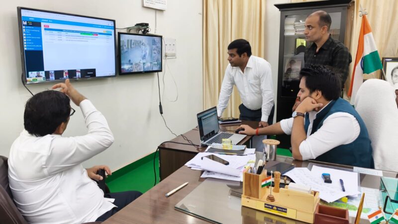 आईजीआरएस शिकायतों में लापरवाही पर डीएम का बड़ा एक्शन, लेखपाल निलंबित
