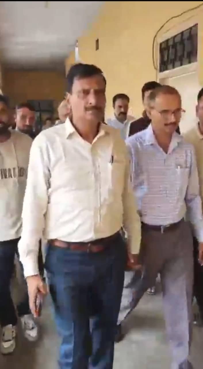 गाजियाबाद में रिश्वत लेते आबकारी विभाग का हेड कांस्टेबल गिरफ्तार