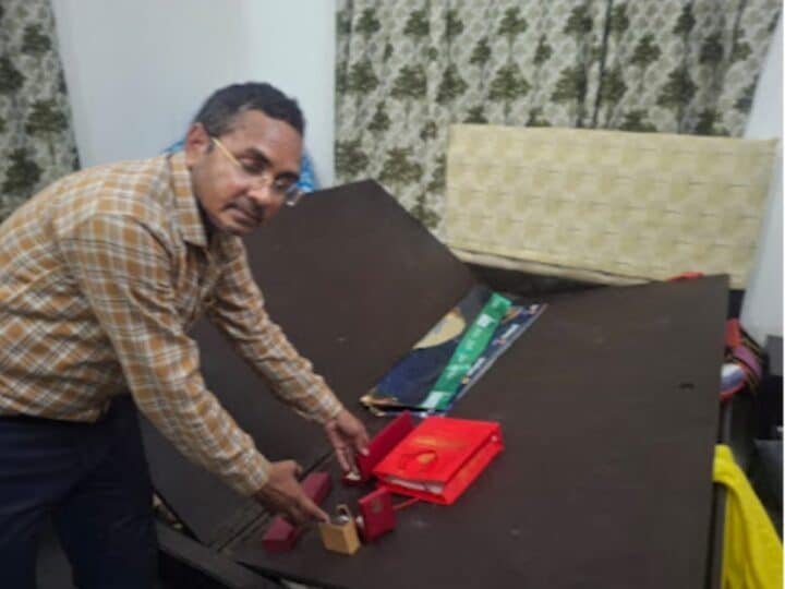 बंद मकान का ताला तोड़ लाखों की चोरी