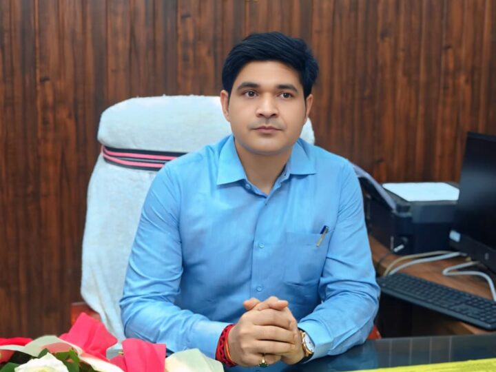 नवागत बीएसए भूपेन्द्र सिंह ने संभाला कार्यभार, शिक्षा की गुणवत्ता सुधारने पर दिया जोर