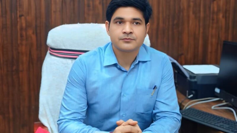 नवागत बीएसए भूपेन्द्र सिंह ने संभाला कार्यभार, शिक्षा की गुणवत्ता सुधारने पर दिया जोर