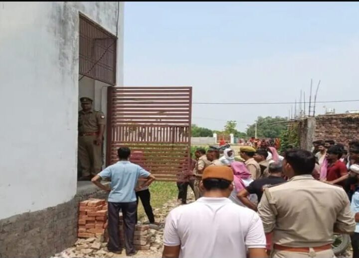 बनियापुर गांव में दो शव बरामद, सल्फास का पैकेट मिला