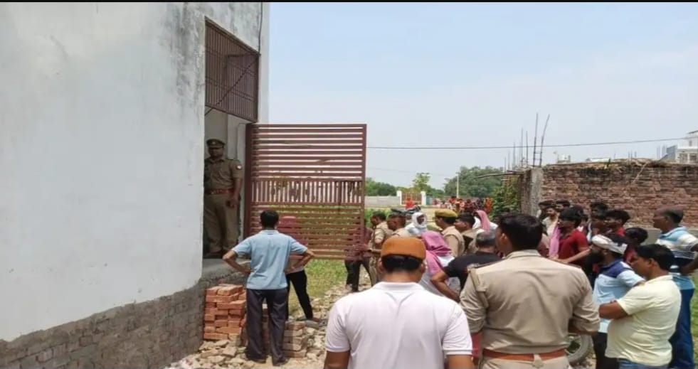 बनियापुर गांव में दो शव बरामद, सल्फास का पैकेट मिला