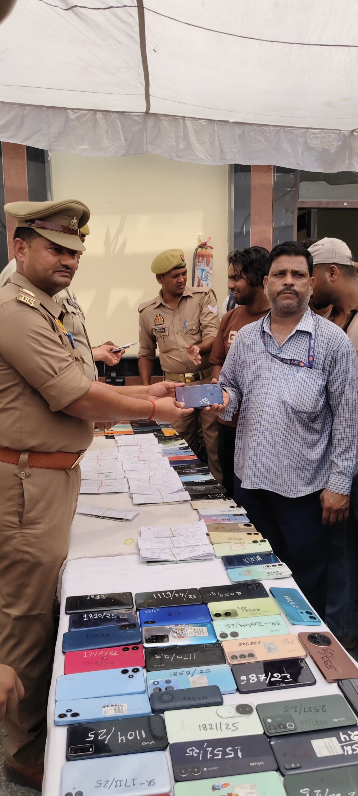 सर्विलांस से बरामद 310 मोबाइल उनके मालिकों को लौटाए, 65 लाख की संपत्ति हुई रिकवर