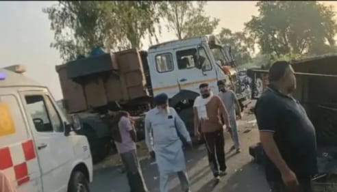 अस्थि विसर्जन के लिए जा रहे परिवार की पिकअप ट्रॉली से टकराई, 8 की मौत