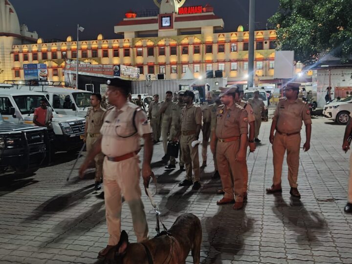 आरक्षी भर्ती परीक्षा को लेकर कैंट रेलवे स्टेशन पर चला सघन चेकिंग अभियान