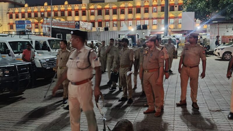 आरक्षी भर्ती परीक्षा को लेकर कैंट रेलवे स्टेशन पर चला सघन चेकिंग अभियान