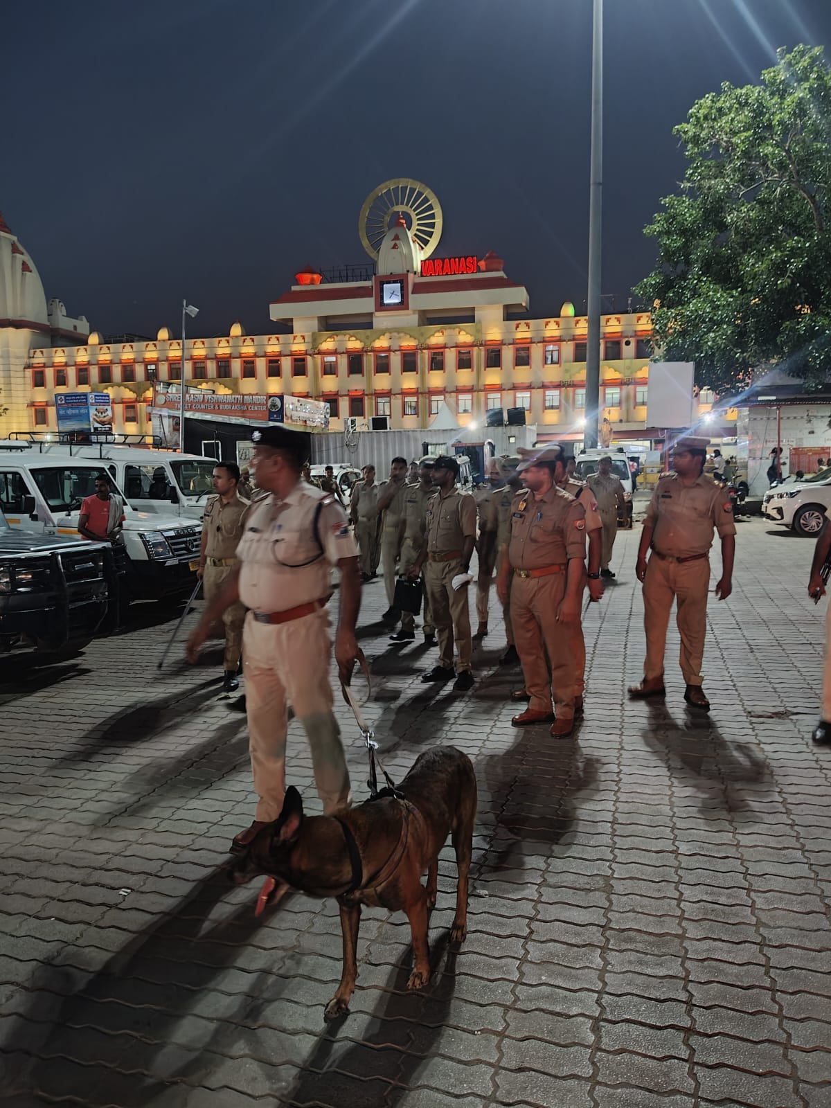 आरक्षी भर्ती परीक्षा को लेकर कैंट रेलवे स्टेशन पर चला सघन चेकिंग अभियान