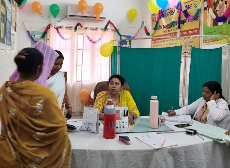 आराजीलाइन सीएचसी पर 123 गर्भवती महिलाओं का निशुल्क स्वास्थ्य परीक्षण 18 हाई रिस्क गर्भवती महिलाएं चिन्हित, 38 का फ्री अल्ट्रासाउंड,फल वितरण