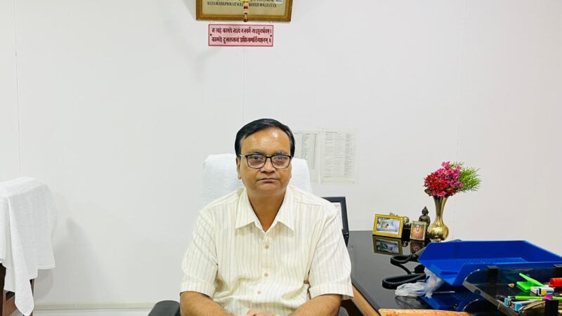 बीएचयू के नवनियुक्त कुलसचिव राजन श्रीवास्तव ने संभाला कार्यभार