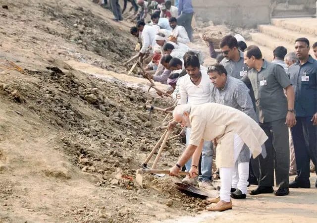 प्रधानमंत्री मोदी के स्वच्छता संदेश ने बदली काशी के घाटों की तस्वीर:मोहले