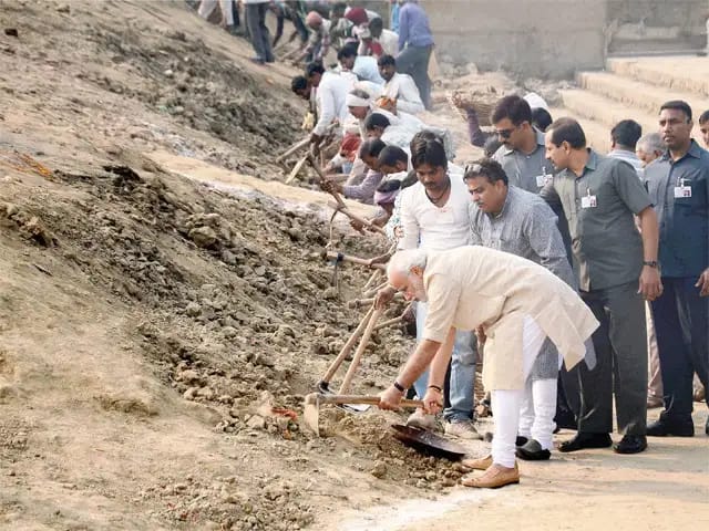 प्रधानमंत्री मोदी के स्वच्छता संदेश ने बदली काशी के घाटों की तस्वीर:मोहले