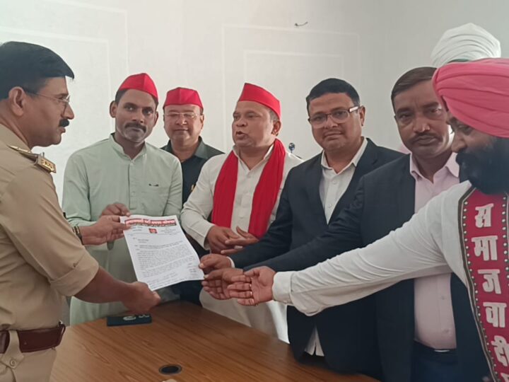 अखिलेश यादव की पुत्री पर आपत्तिजनक पोस्ट के खिलाफ सपा का प्रदर्शन, कोतवाली में दर्ज कराई एफआईआर