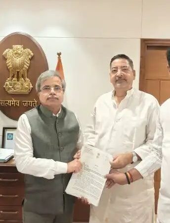 लखनऊ-वाराणसी सुपरफास्ट एक्सप्रेस के बाबतपुर ठहराव और डीडीयू जंक्शन तक विस्तार की मांग