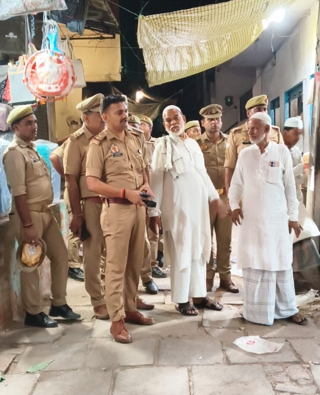 मोहर्रम को लेकर लोहता पुलिस का रूट मार्च, थानाध्यक्ष ने दिए सख्त निर्देश