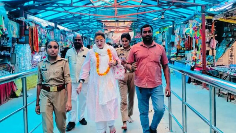 मार्कण्डेय महादेव मंदिर में सुनीता आहूजा ने किया दर्शन-पूजन