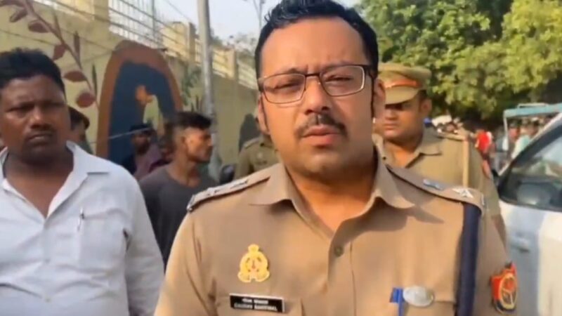 बेनियाबाग हरिजन बस्ती में सोते समय युवक की गोली मारकर हत्या