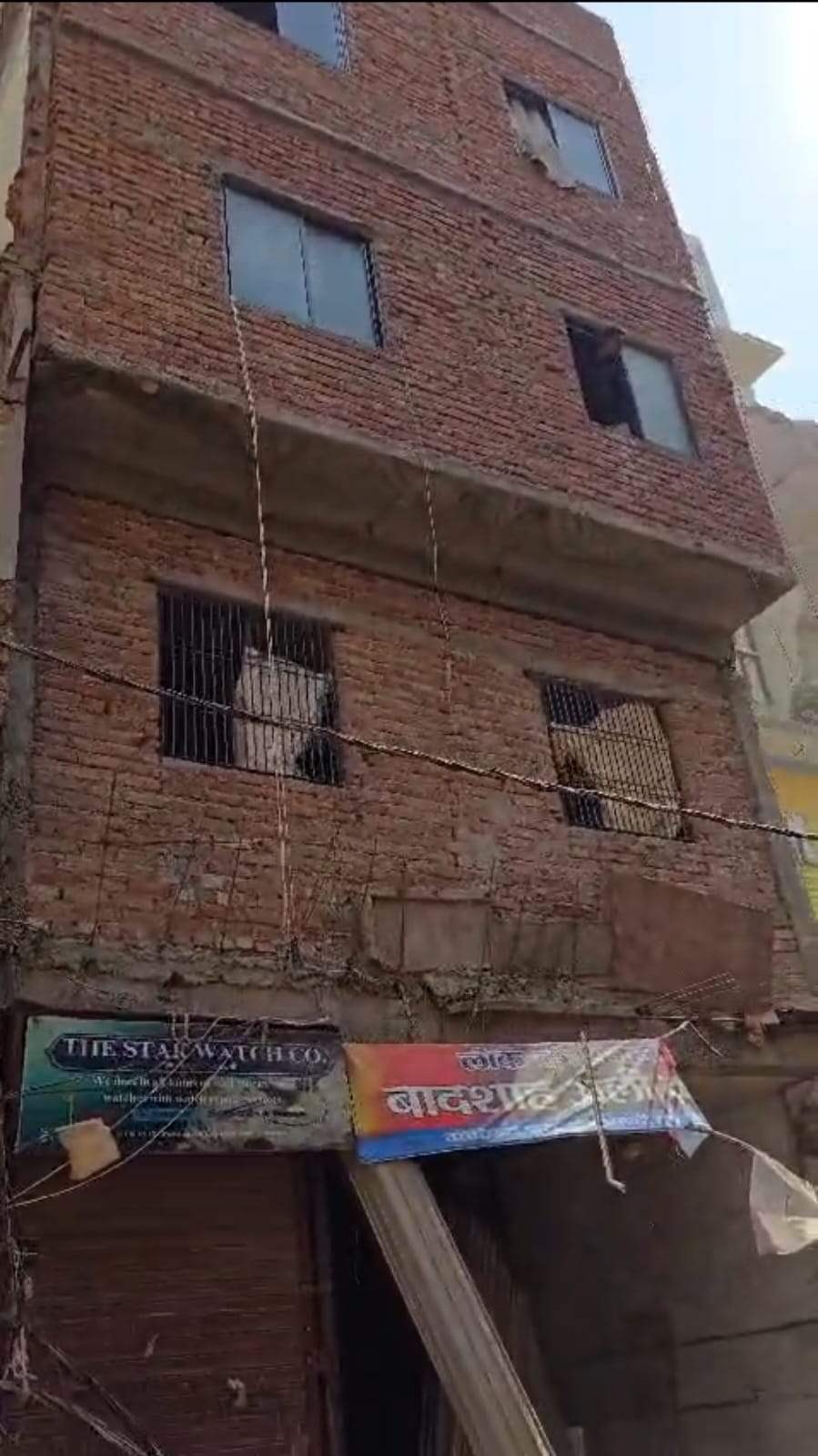 दालमंडी सड़क चौड़ीकरण : 12 भवनों पर चला बुलडोजर