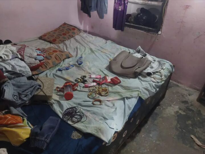 एक ही रात में दो घरों में लाखों की चोरी, ग्रामीणों में दहशत