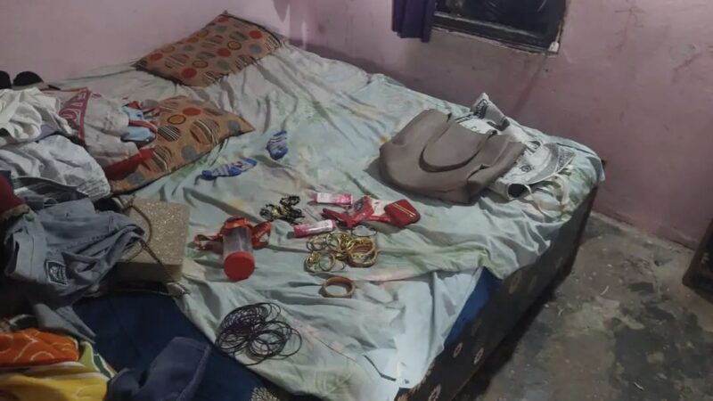 एक ही रात में दो घरों में लाखों की चोरी, ग्रामीणों में दहशत