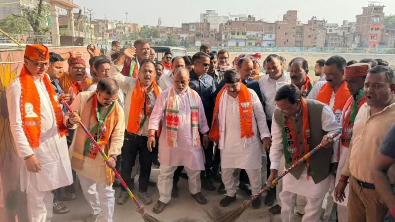 मांडवी तालाब पर भाजपा प्रदेश अध्यक्ष ने किया श्रमदान व पौधारोपण