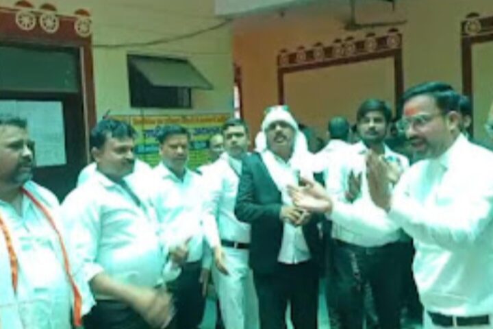 सदर तहसील में एसडीएम और अधिवक्ताओं के बीच बढ़ा विवाद