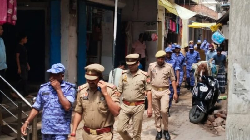 मोहर्रम को लेकर लोहता पुलिस ने निकाला पैदल मार्च