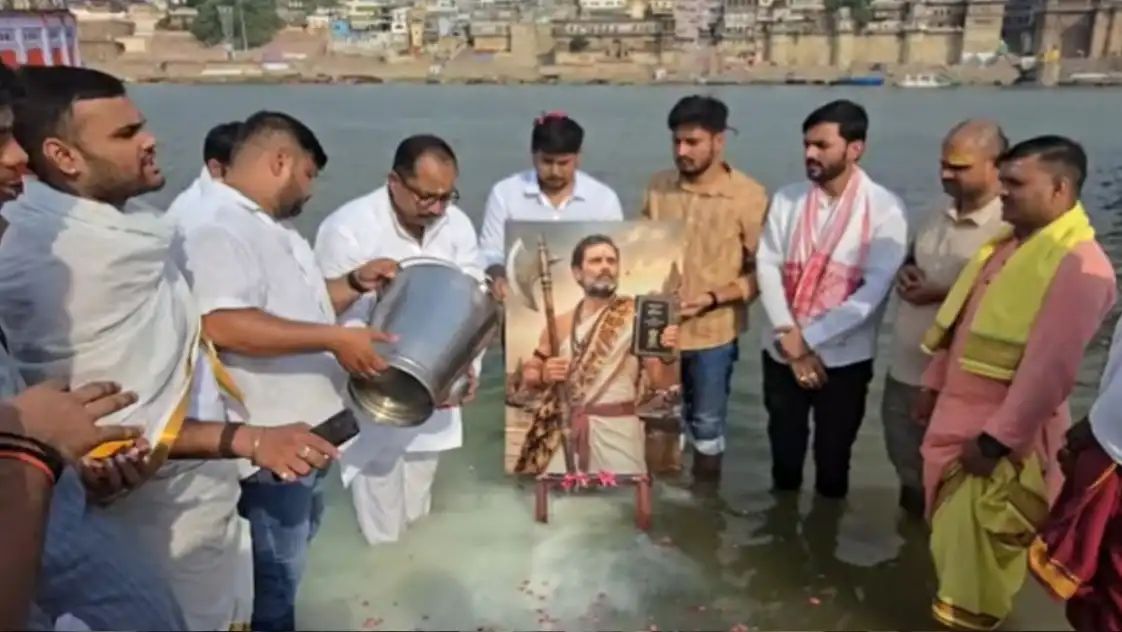 राहुल गांधी का परशुराम स्वरूप में दुग्धाभिषेक कर अनोखे अंदाज में मनाया जन्मदिन