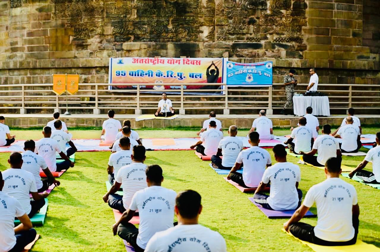 सीआरपीएफ की 95वीं बटालियन ने किया भव्य योगाभ्यास