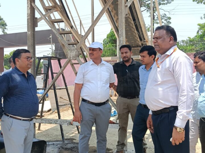 मंडलायुक्त ने निर्माणाधीन मेडिकल कॉलेज का किया निरीक्षण