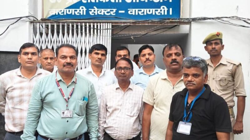 वाराणसी : उद्योग विभाग का सहायक प्रबंधक 5 हजार रुपये रिश्वत लेते गिरफ्तार